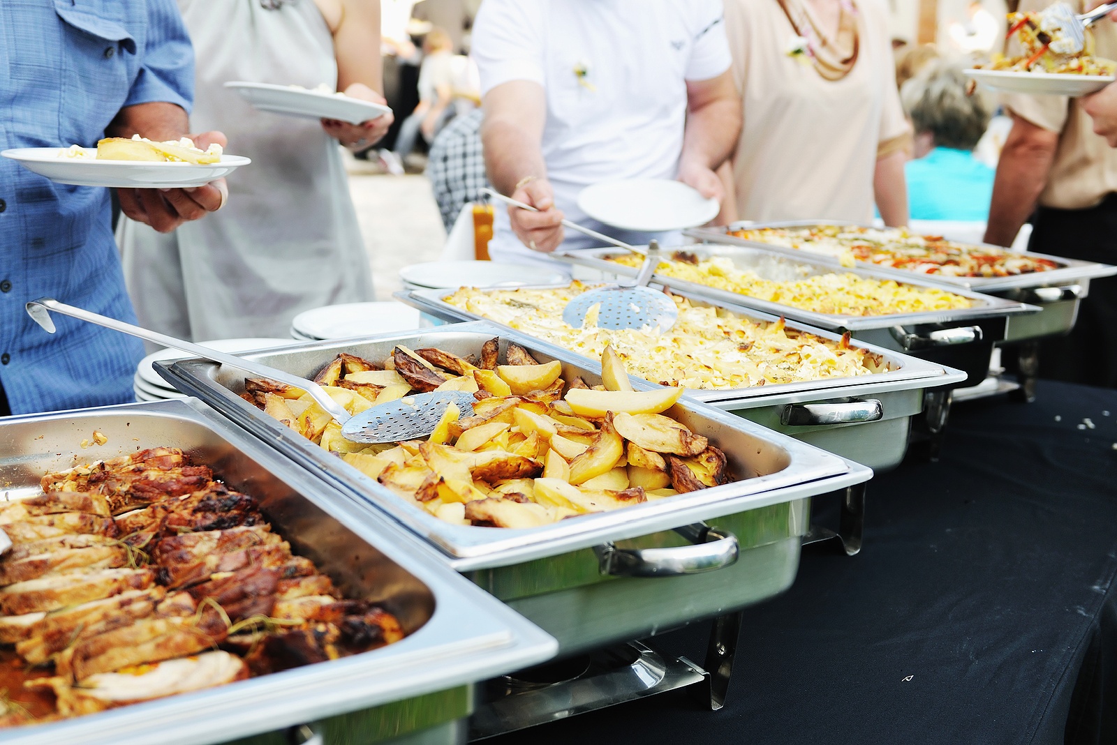 Hosting on Short Notice? Last-Minute Catering Tips That Work